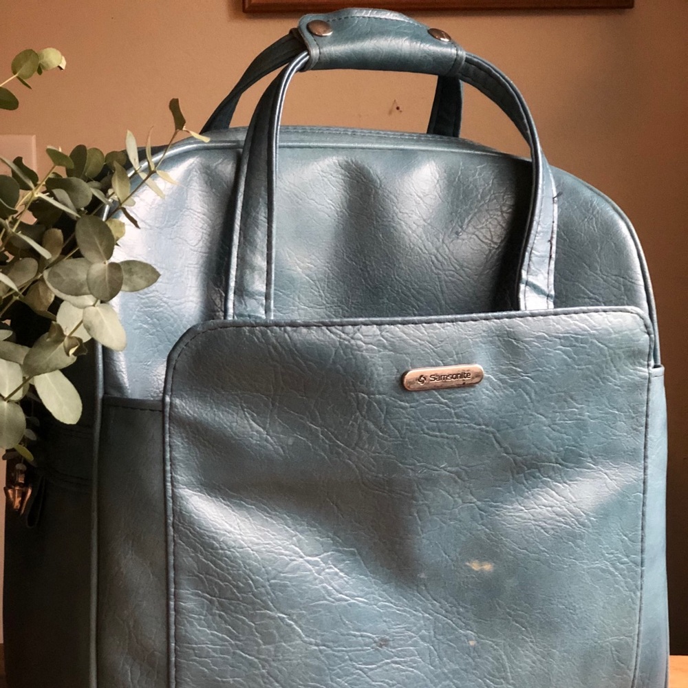 Vintage extra large blue samsonite overnight bag